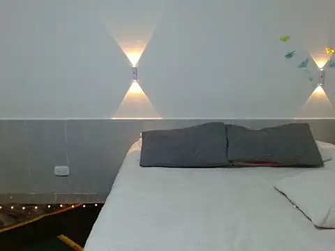 Snapshot of seductrixee chatting on 12/17/25, 03:11 seductrixee online show from 12/17/25, 03:11