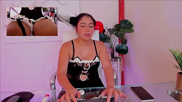 luna cute   online show from 02/19/26, 02:36