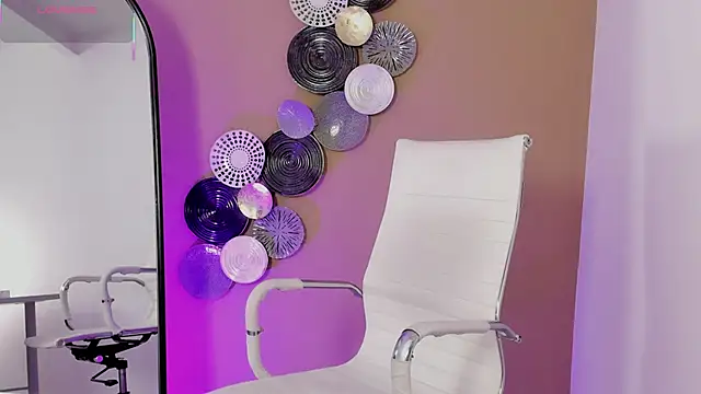 luna cute   online show from 12/17/25, 07:52