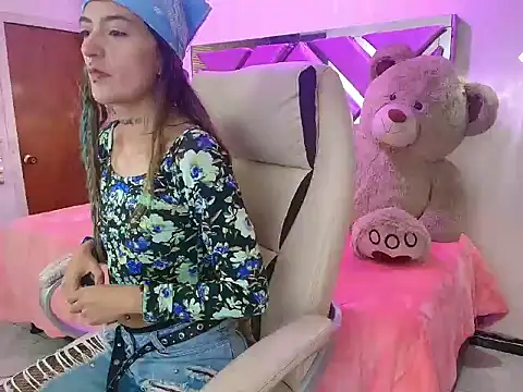 Snapshot of Dark_Dominika chatting on 12/20/25, 01:03 Dark Dominika online show from 12/20/25, 01:03