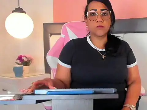 KarolWest  online show from 12/16/25, 11:58