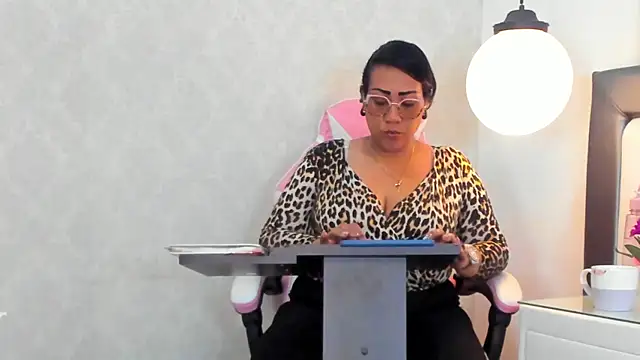 KarolWest  online show from 12/20/25, 12:52