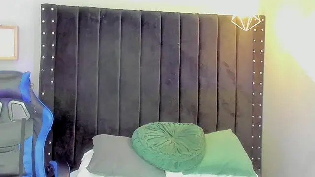 Bryan robayo5 online show from 12/22/25, 11:21