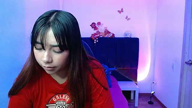 Snapshot of CherryBloom__ chatting on 12/17/25, 11:21 CherryBloom online show from 12/17/25, 11:21