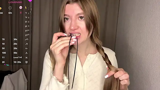 Michell Rosse online show from 12/22/25, 01:17