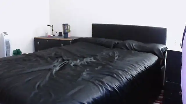 PhoenixTears93 online show from 11/28/25, 12:44