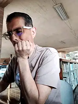 Fuegosutil online show from 12/05/25, 02:48