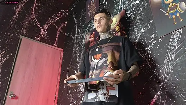 Snapshot of Paulo_527 chatting on 12/17/25, 05:34 Paulo 527 online show from 12/17/25, 05:34