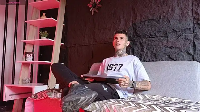 Paulo 527 online show from 12/19/25, 08:44