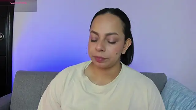 Snapshot of jimena_chic1 chatting on 06/23/26, 03:32 jimena chic1 online show from 06/23/26, 03:32