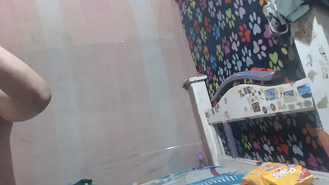 Snapshot of ELIZABET2- chatting on 06/28/26, 03:29 ELIZABET2- online show from 06/28/26, 03:29