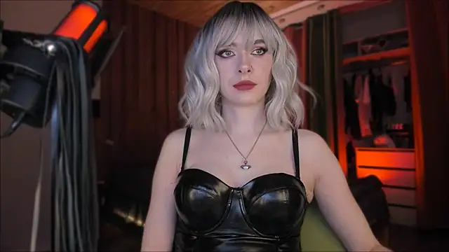 Snapshot of Mistress_Iris chatting on 12/22/25, 05:46 Mistress Iris online show from 12/22/25, 05:46