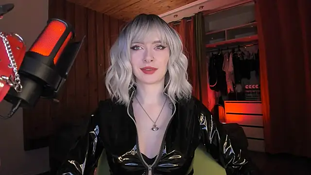 Snapshot of Mistress_Iris chatting on 01/10/26, 11:00 Mistress Iris online show from 01/10/26, 11:00