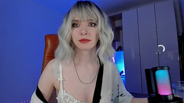 Snapshot of Mistress_Iris chatting on 06/09/26, 05:47 Mistress Iris online show from 06/09/26, 05:47