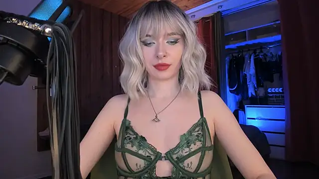 Snapshot of Mistress_Iris chatting on 01/09/26, 08:05 Mistress Iris online show from 01/09/26, 08:05