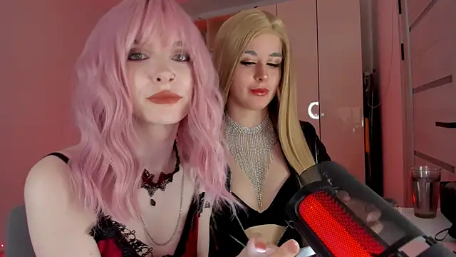 Snapshot of Mistress_Iris chatting on 05/20/26, 04:37 Mistress Iris online show from 05/20/26, 04:37