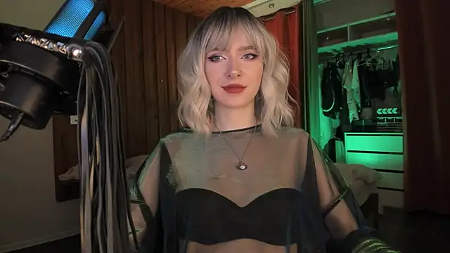 Snapshot of Mistress_Iris chatting on 01/05/26, 09:07 Mistress Iris online show from 01/05/26, 09:07