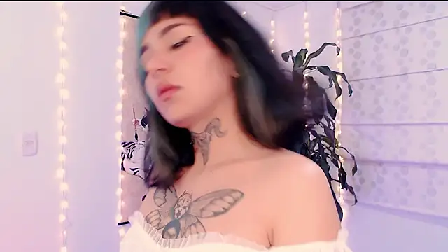 justmartina  online show from 03/15/26, 12:39