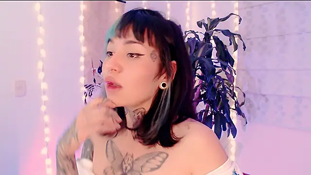 justmartina  online show from 04/01/26, 02:02