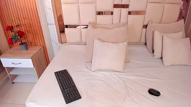 Snapshot of samantha_quinnn chatting on 02/24/26, 04:24 samantha quinnn online show from 02/24/26, 04:24