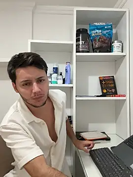 Snapshot of RicoValen chatting on 02/20/26, 01:13 RicoValen online show from 02/20/26, 01:13