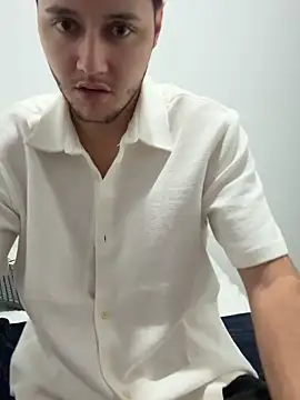 Snapshot of RicoValen chatting on 02/17/26, 01:36 RicoValen online show from 02/17/26, 01:36