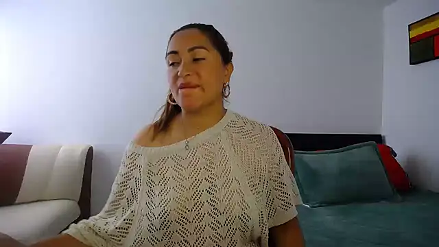 Snapshot of ximenaxcite19 chatting on 02/25/26, 01:33 ximenaxcite19 online show from 02/25/26, 01:33