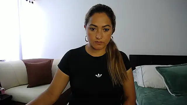 Snapshot of ximenaxcite19 chatting on 02/02/26, 01:10 ximenaxcite19 online show from 02/02/26, 01:10