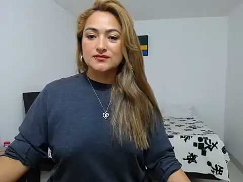 Snapshot of ximenaxcite19 chatting on 12/01/25, 01:01 ximenaxcite19 online show from 12/01/25, 01:01