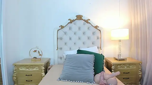 miss vivienne online show from 12/04/25, 03:05