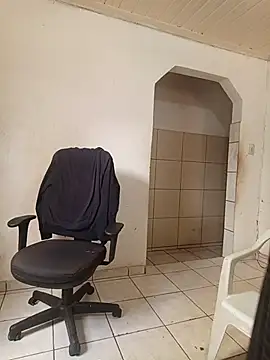 Snapshot of theyllorwillian chatting on 04/06/26, 04:30 theyllorwillian online show from 04/06/26, 04:30