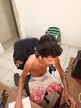 Snapshot of theyllorwillian chatting on 04/15/26, 03:38 theyllorwillian online show from 04/15/26, 03:38