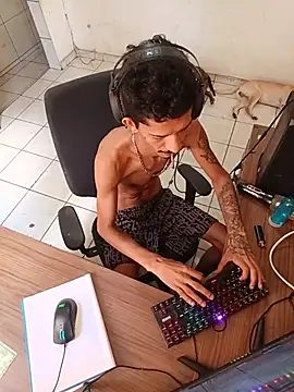 Snapshot of theyllorwillian chatting on 04/14/26, 01:16 theyllorwillian online show from 04/14/26, 01:16