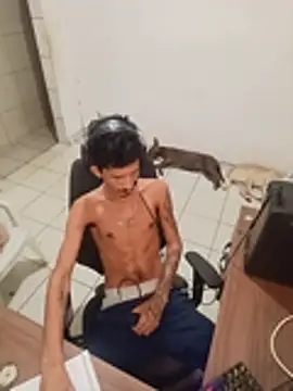 Snapshot of theyllorwillian chatting on 04/16/26, 12:00 theyllorwillian online show from 04/16/26, 12:00