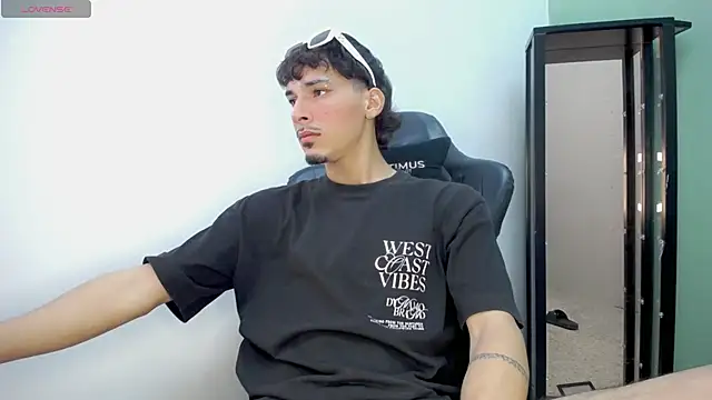 Snapshot of Yankeee_ chatting on 12/01/25, 03:29 Yankeee online show from 12/01/25, 03:29