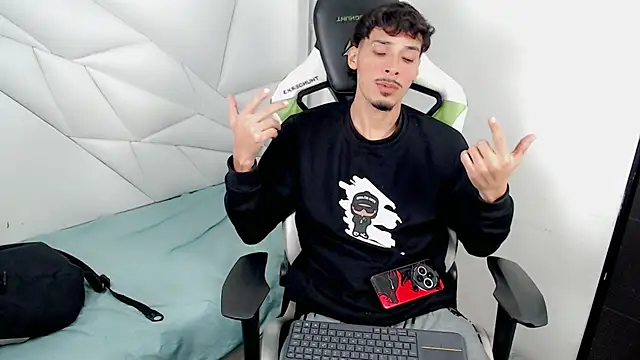 Snapshot of Yankeee_ chatting on 11/27/25, 05:08 Yankeee online show from 11/27/25, 05:08