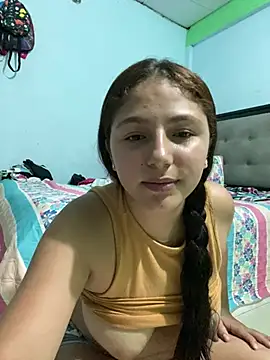 Snapshot of Emily_milk_1 chatting on 07/18/26, 10:40 Emily milk 1 online show from 07/18/26, 10:40
