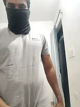 Snapshot of Amit22122 chatting on 11/29/25, 01:28 Amit22122 online show from 11/29/25, 01:28