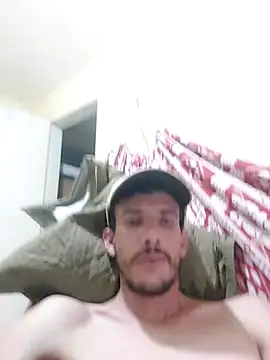 Snapshot of Surf_boy8 chatting on 12/05/25, 02:54 Surf boy8 online show from 12/05/25, 02:54