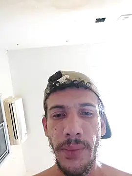 Snapshot of Surf_boy8 chatting on 11/29/25, 01:39 Surf boy8 online show from 11/29/25, 01:39