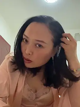 Snapshot of TL-46 chatting on 12/18/25, 01:37 TL-46 online show from 12/18/25, 01:37