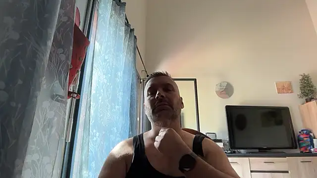 Snapshot of coolsmith81 chatting on 06/24/26, 03:43 coolsmith81 online show from 06/24/26, 03:43