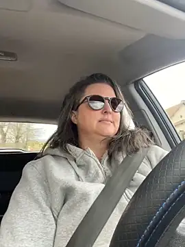 Snapshot of bea_french_curvy chatting on 02/03/26, 12:21 bea french curvy online show from 02/03/26, 12:21