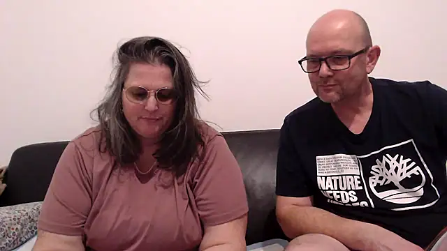 Snapshot of bea_french_curvy chatting on 02/08/26, 09:34 bea french curvy online show from 02/08/26, 09:34