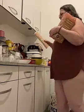 Snapshot of bea_french_curvy chatting on 02/02/26, 09:03 bea french curvy online show from 02/02/26, 09:03