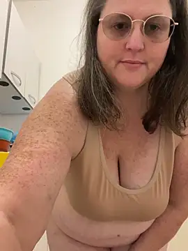 Snapshot of bea_french_curvy chatting on 02/23/26, 09:37 bea french curvy online show from 02/23/26, 09:37