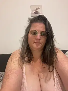 bea french curvy online show from 04/22/26, 08:48