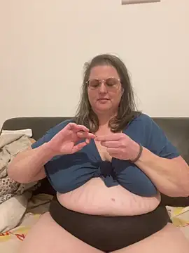 Snapshot of bea_french_curvy chatting on 02/25/26, 08:41 bea french curvy online show from 02/25/26, 08:41