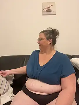 Snapshot of bea_french_curvy chatting on 03/02/26, 08:49 bea french curvy online show from 03/02/26, 08:49