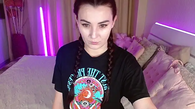 Snapshot of AdeleCutie chatting on 11/30/25, 12:22 AdeleCutie online show from 11/30/25, 12:22